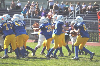 Lansing Quarterback Eric Eastman (#11), hands off to running back Michael Battin (#85) sff_eastman-battinhandoff-dryden