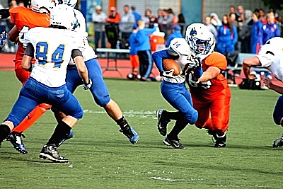 #14 Jesse Craig gaining some yards football 1015E